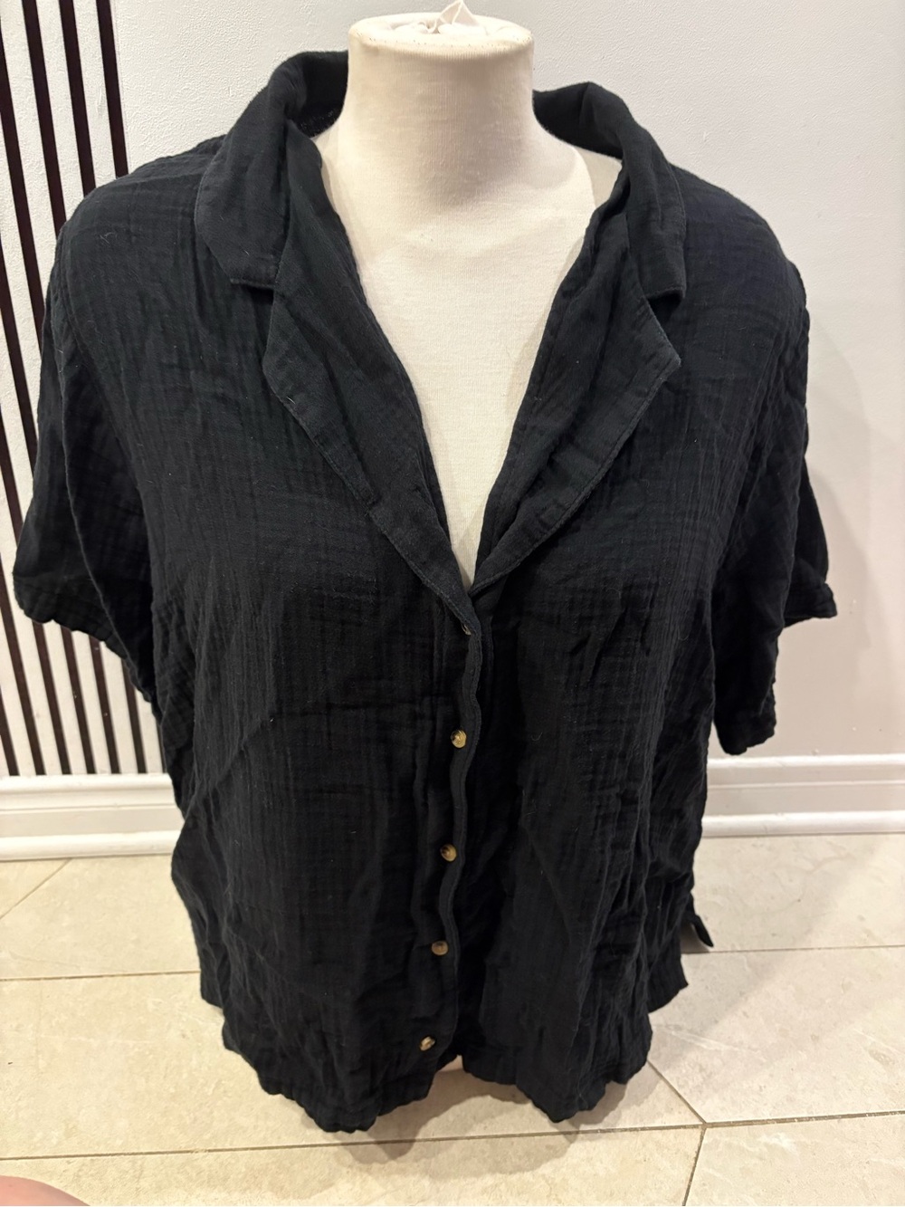 Old Navy Black Short-Sleeve Button-Front Shirt